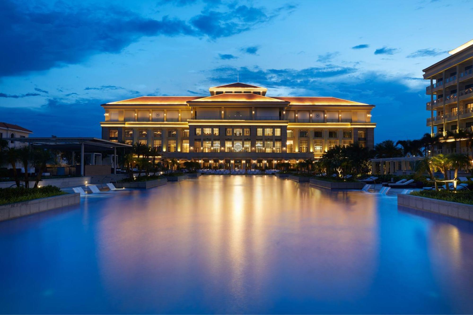 Sheraton Grand Danang Resort & Convention Center Buitenkant foto