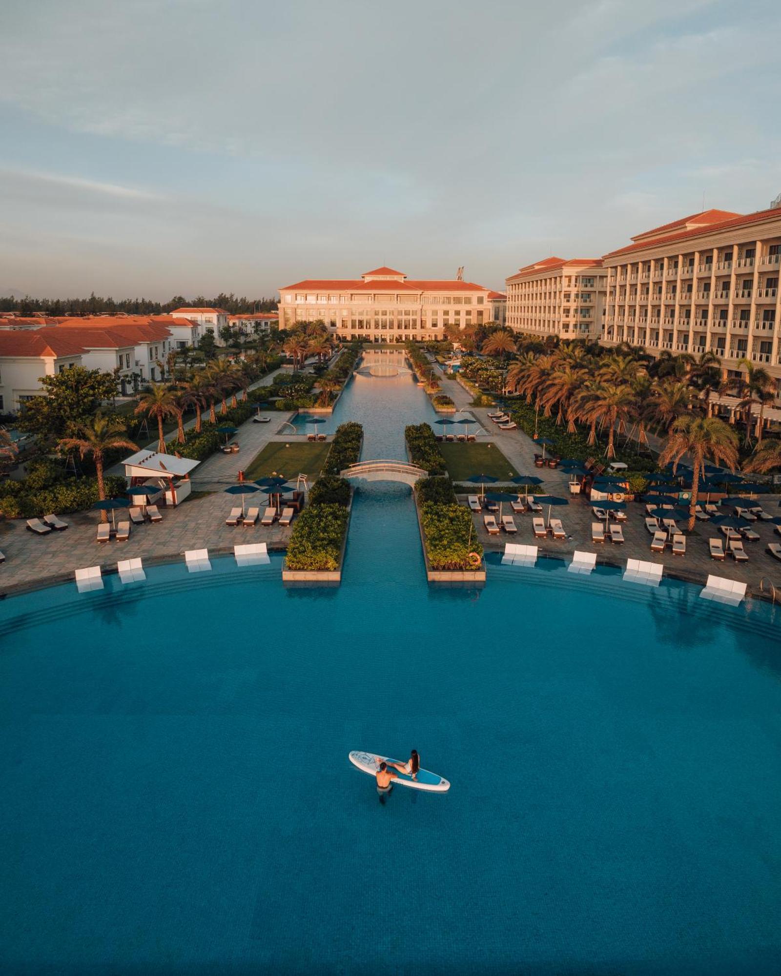 Sheraton Grand Danang Resort & Convention Center Buitenkant foto